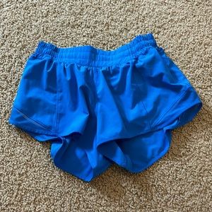 Lululemon hotty hot 2.5 LR SIZE 6 in poolside